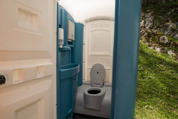 Best Portable restroom trailer rental  in Moxee, WA